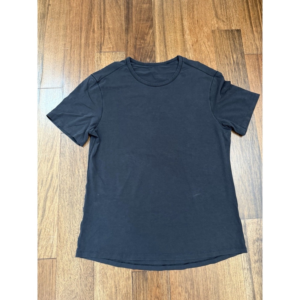 Lululemon Run Out Short Sleeve Large T Shirt Stretch Gym Running Reflective
